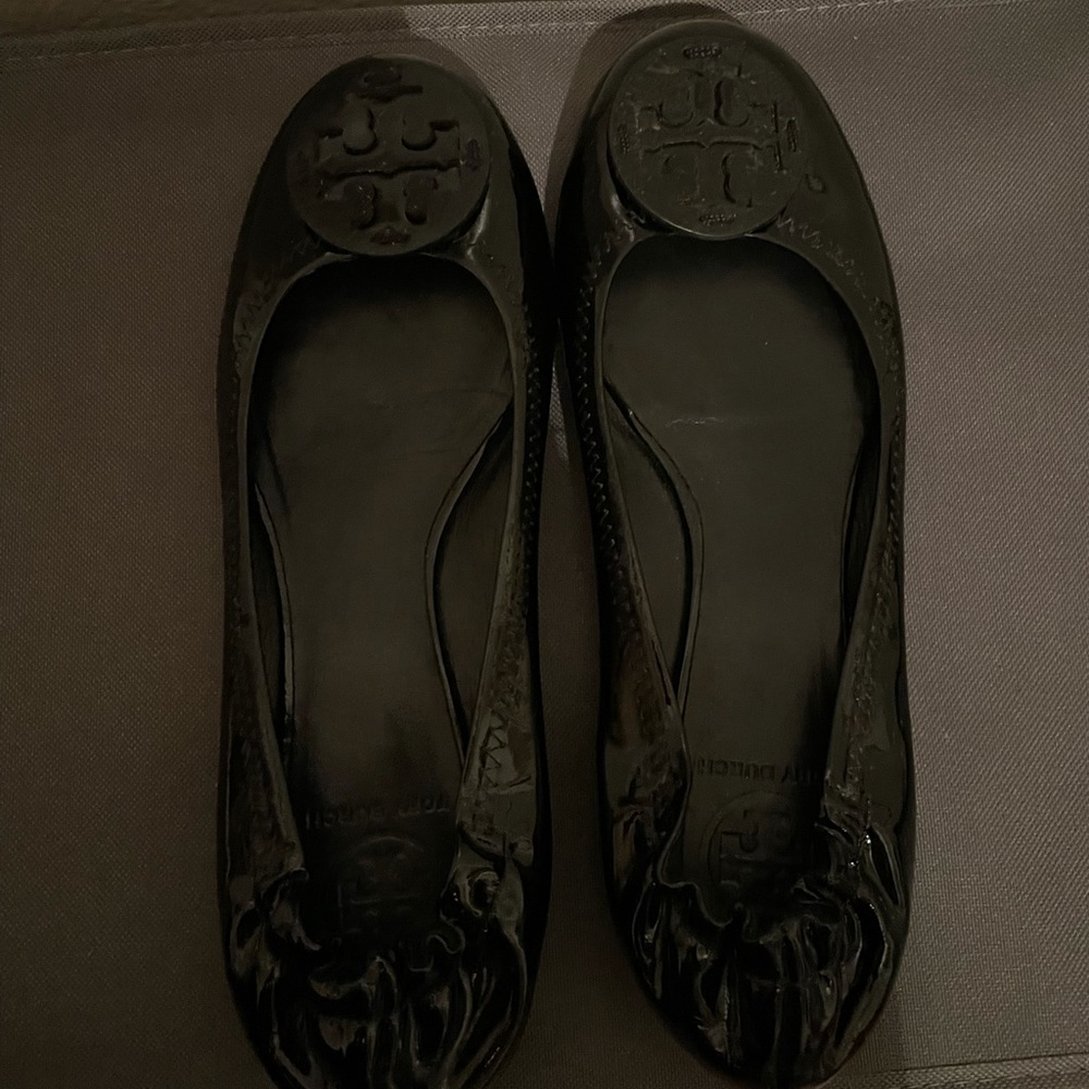 AUTHENTIC Tory Burch flat black size 8